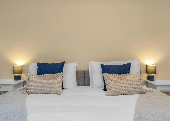 Cheerful Stays: 4 Bedroom Cottage In Arrochar