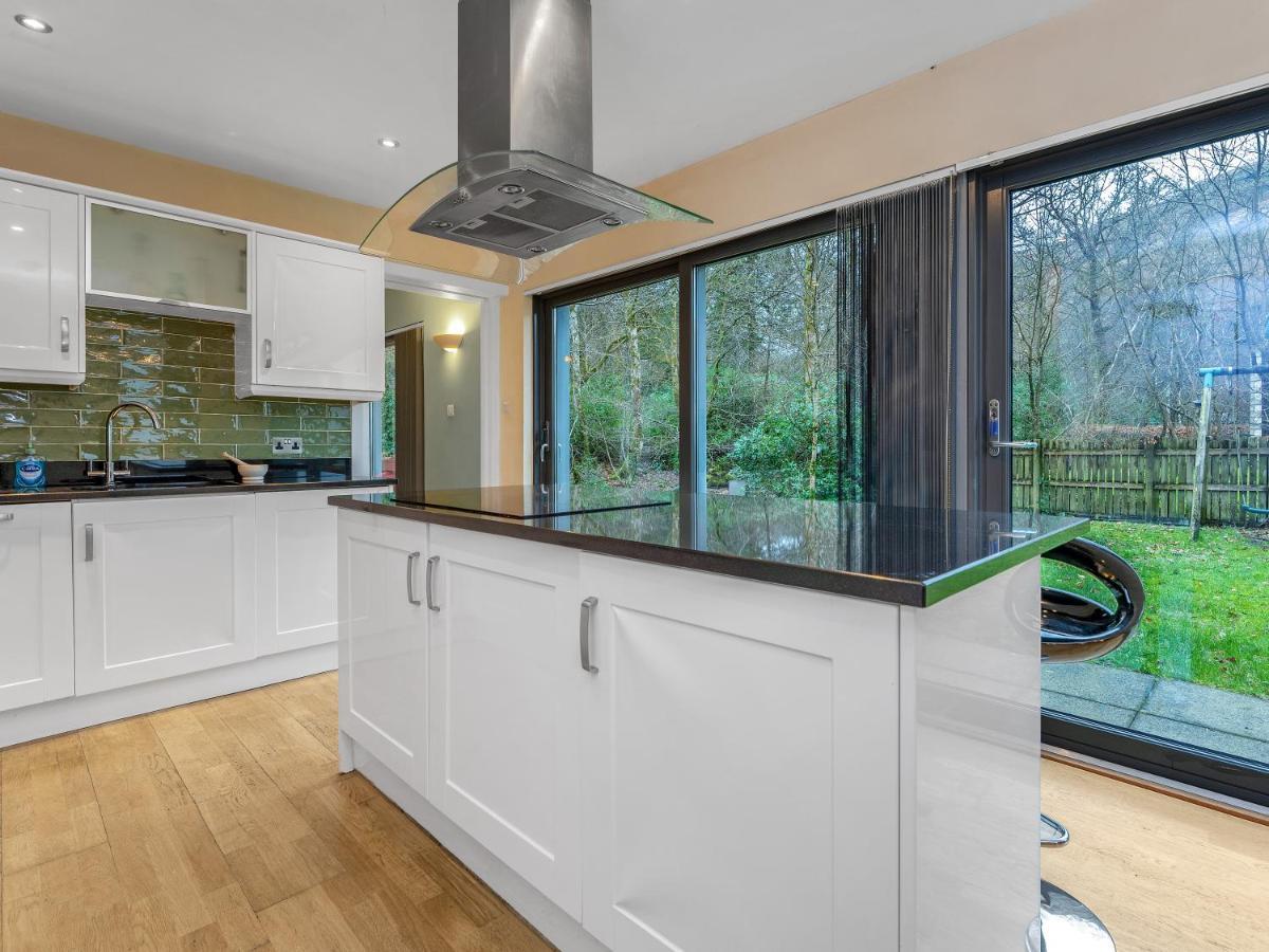 Cheerful Stays: 4 Bedroom In *