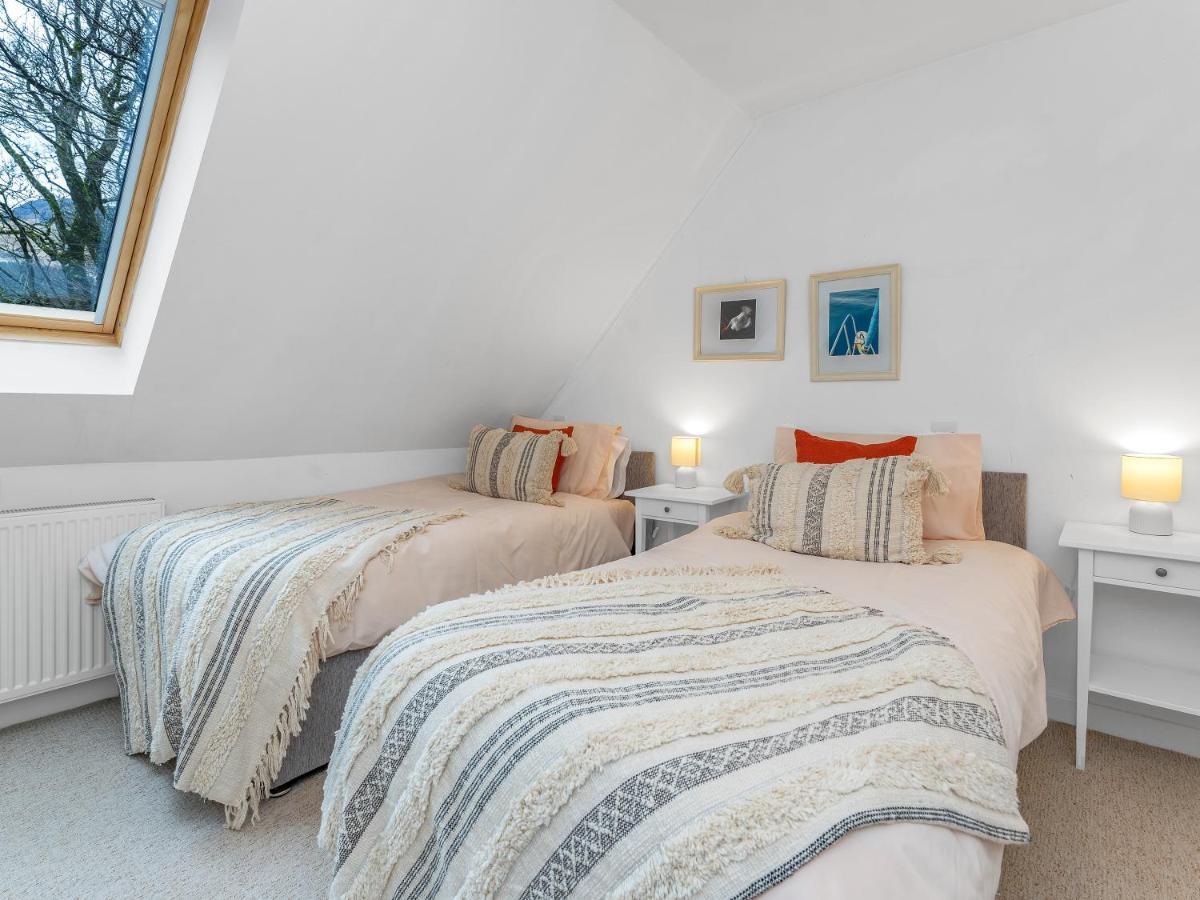 Holiday home Cheerful Stays: 4 Bedroom In *
