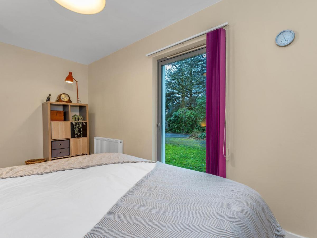 Cheerful Stays: 4 Bedroom In *