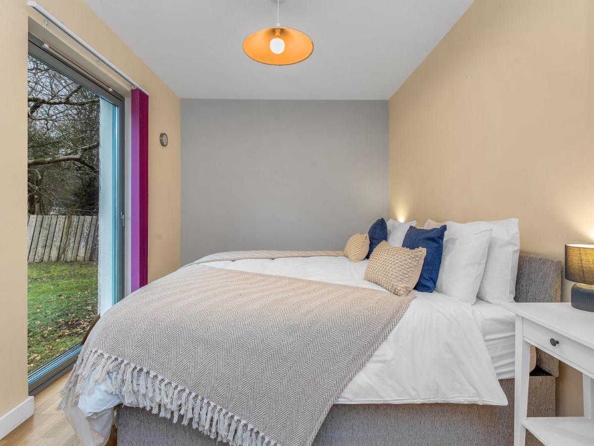 Holiday home Cheerful Stays: 4 Bedroom In