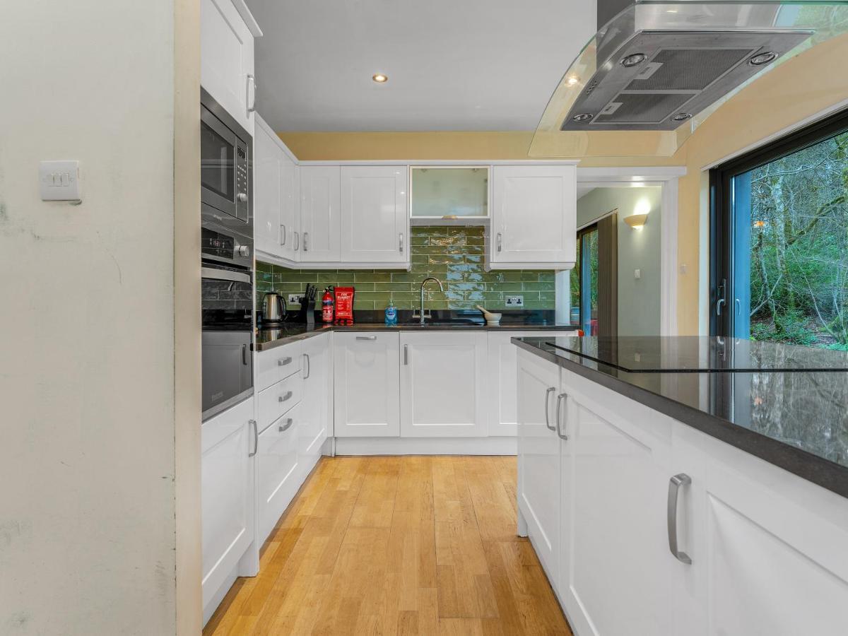 Holiday home Cheerful Stays: 4 Bedroom In *