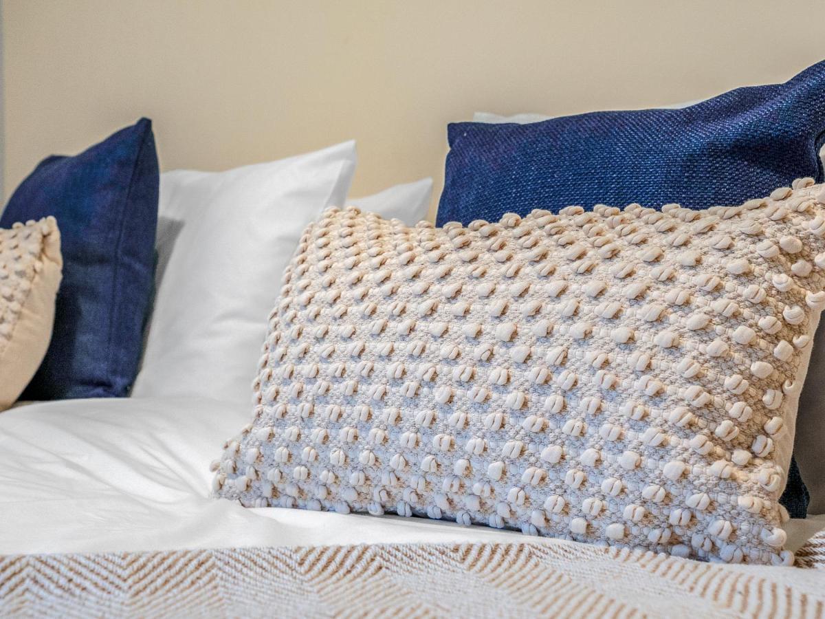 Cheerful Stays: 4 Bedroom In Holiday home Arrochar