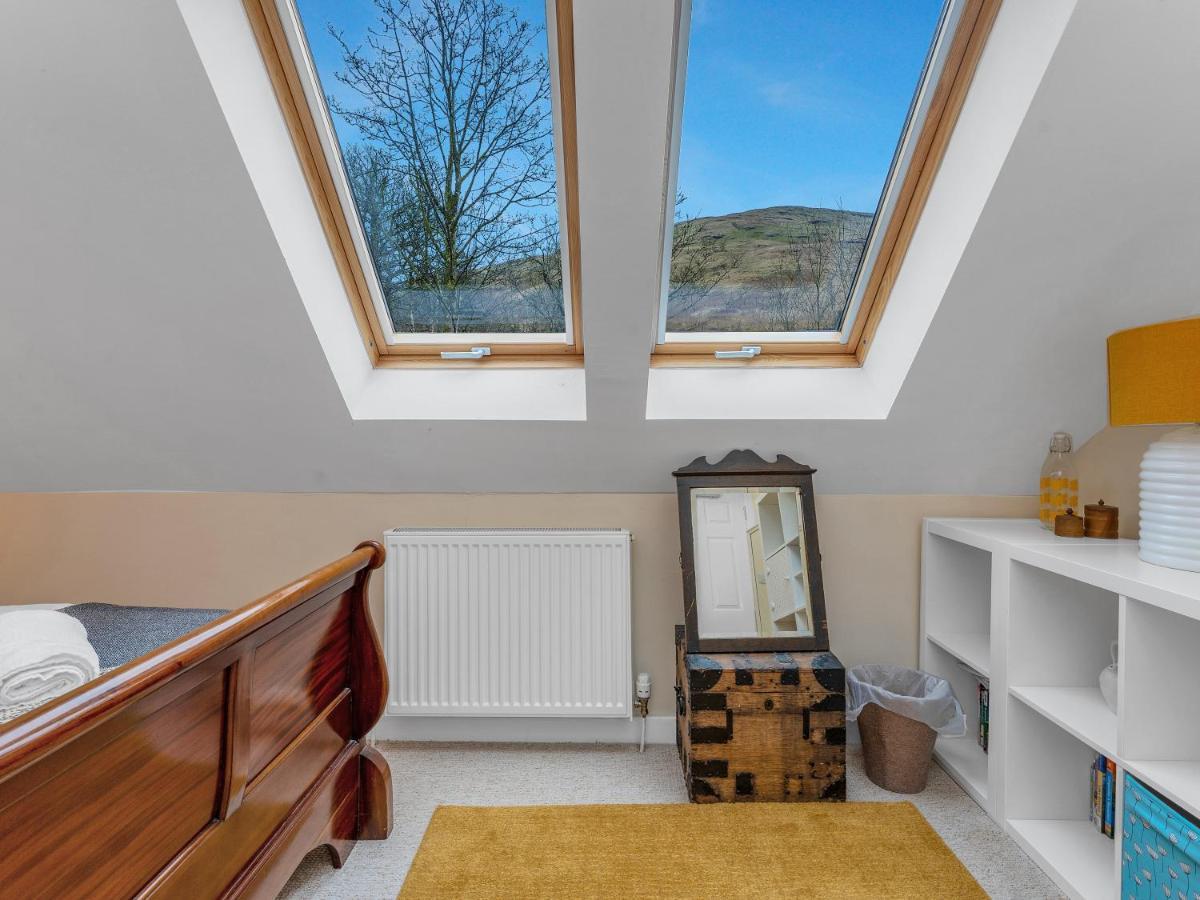 Cheerful Stays: 4 Bedroom In Holiday home *
