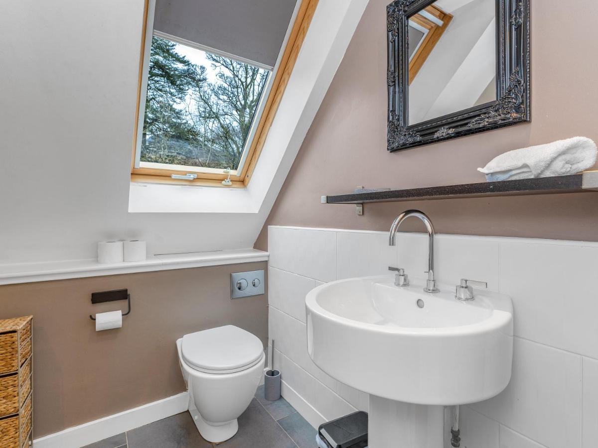 Cheerful Stays: 4 Bedroom In Holiday home *