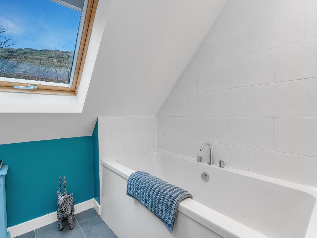 Cheerful Stays: 4 Bedroom In Arrochar