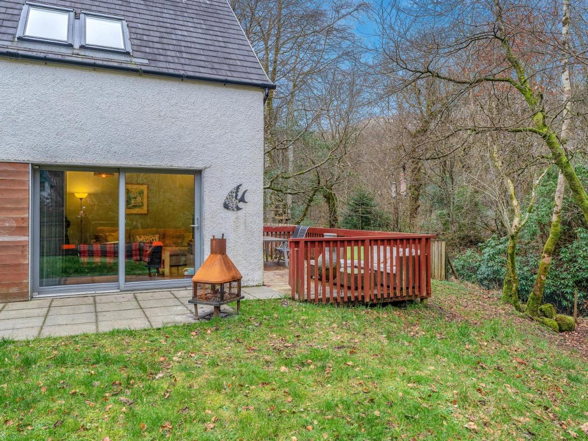 Cheerful Stays: 4 Bedroom In