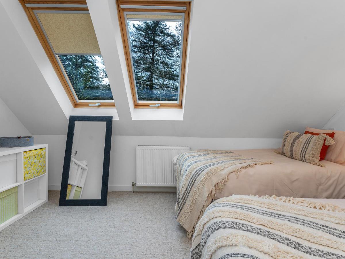Cheerful Stays: 4 Bedroom In