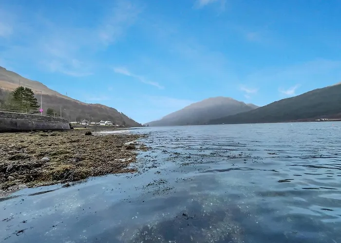 Cheerful Stays: 4 Bedroom Cottage In Arrochar